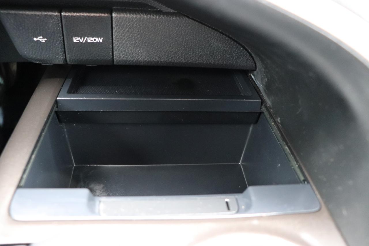 Toyota Camry SE Auto (Natl) 2024