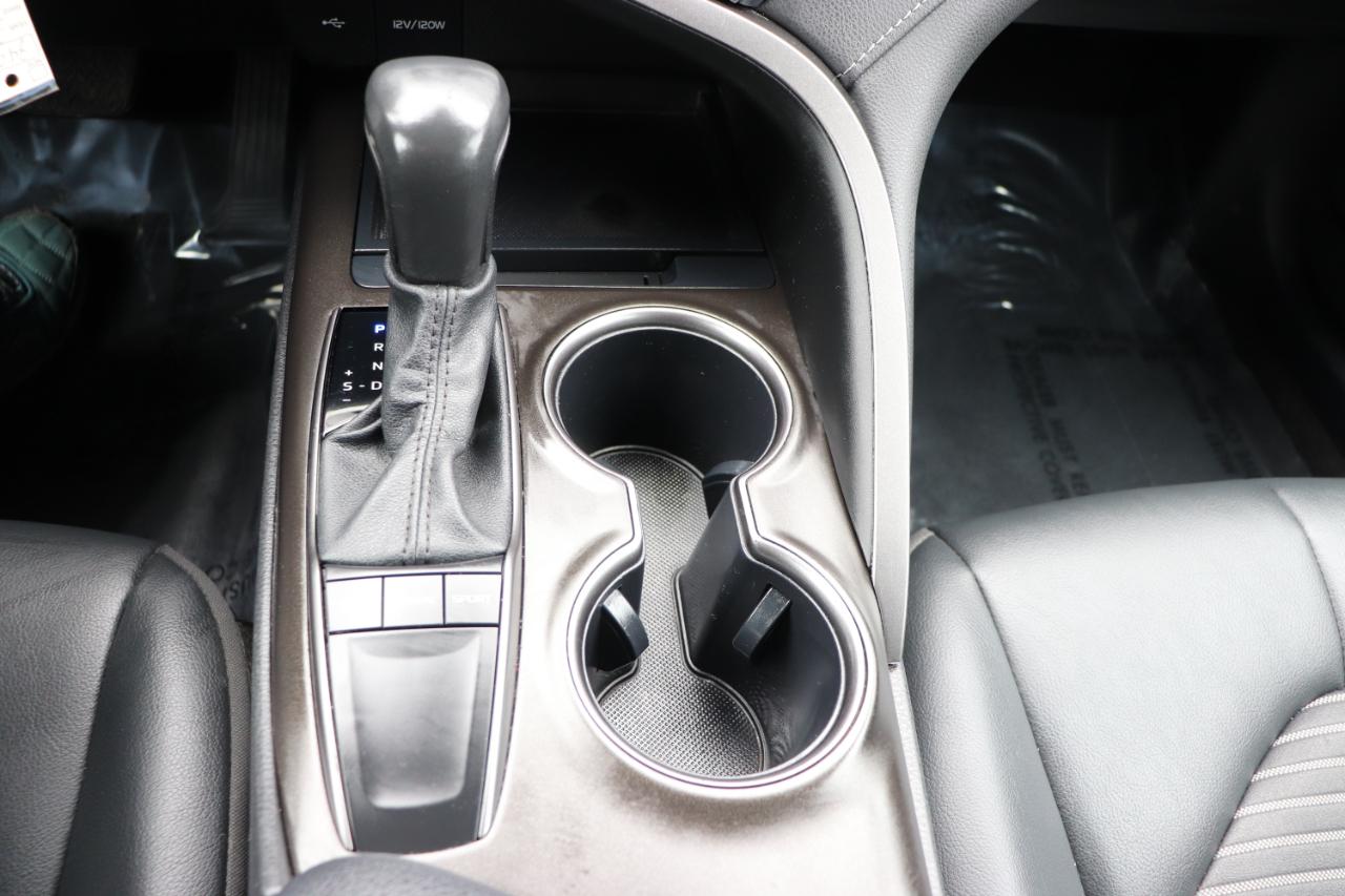 Toyota Camry SE Auto (Natl) 2024