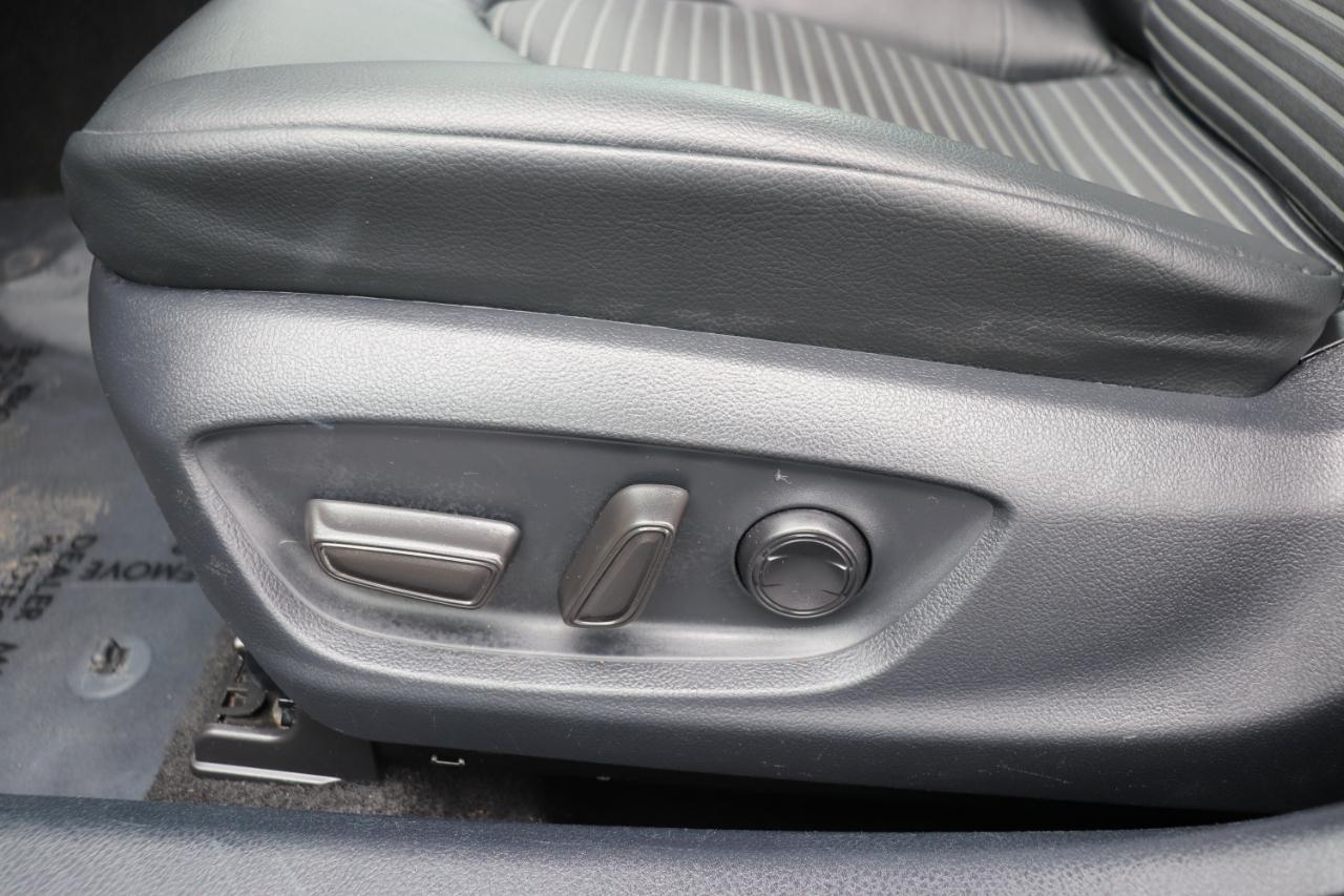 Toyota Camry SE Auto (Natl) 2024