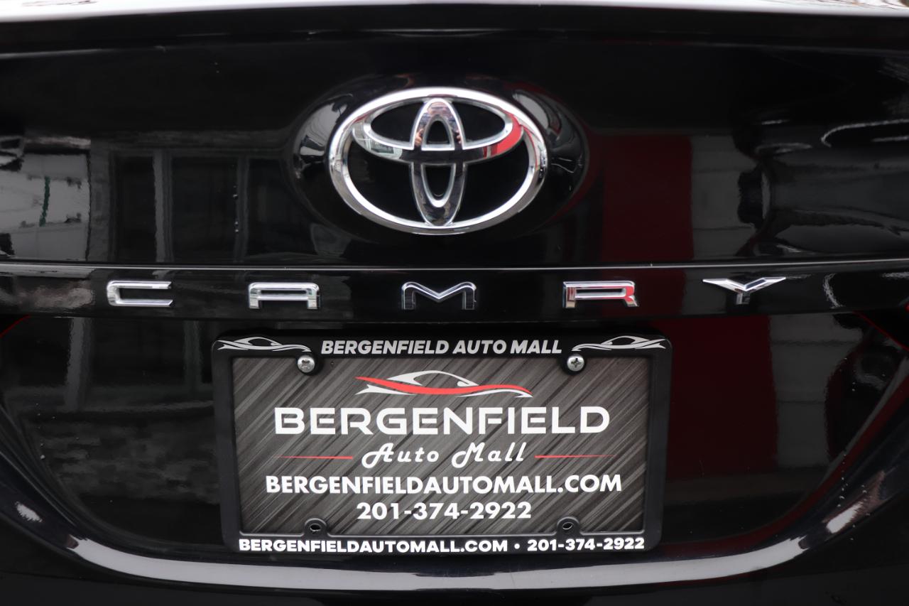 Toyota Camry SE Auto (Natl) 2024