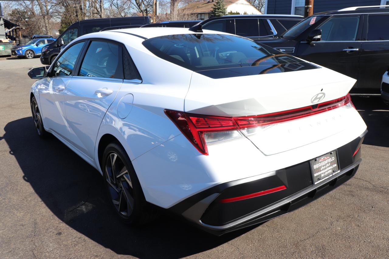 Hyundai Elantra SEL Convenience IVT 2025