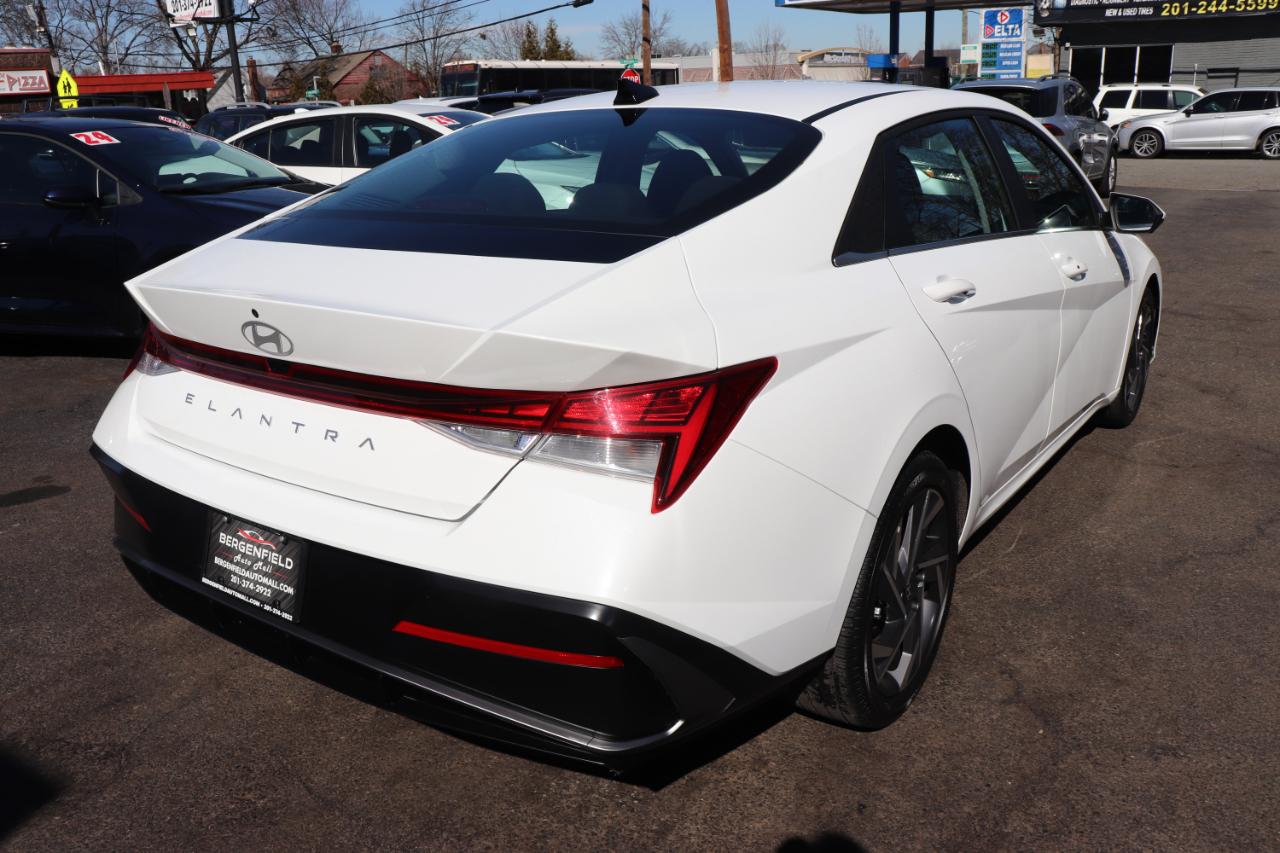 Hyundai Elantra SEL Convenience IVT 2025