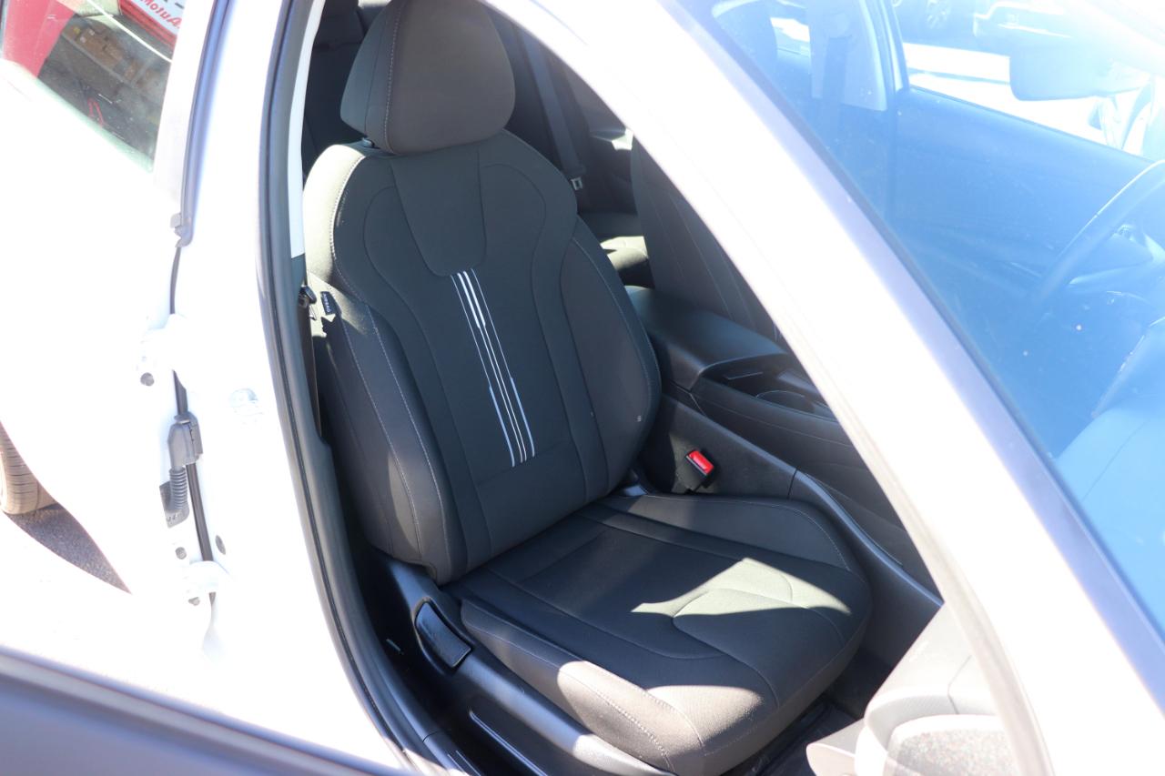 Hyundai Elantra SEL Convenience IVT 2025