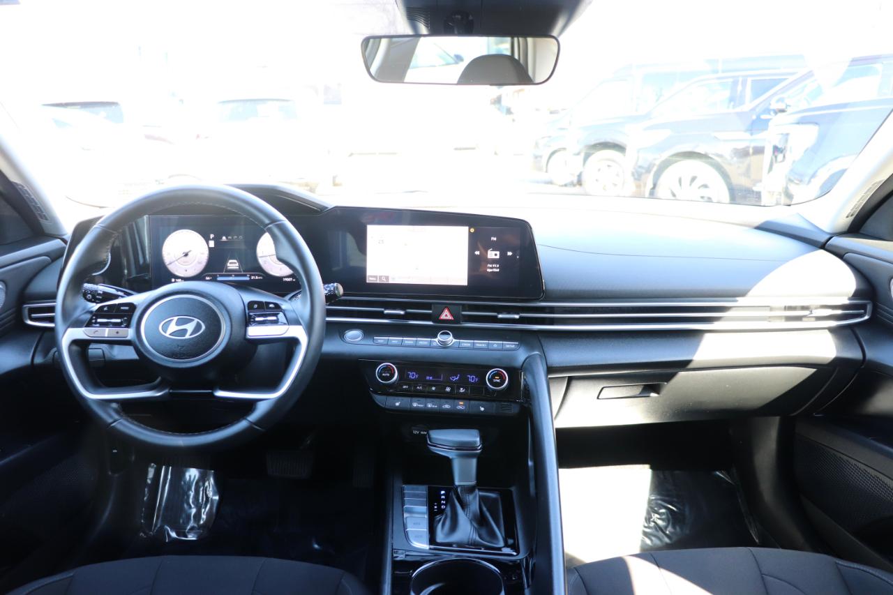 Hyundai Elantra SEL Convenience IVT 2025