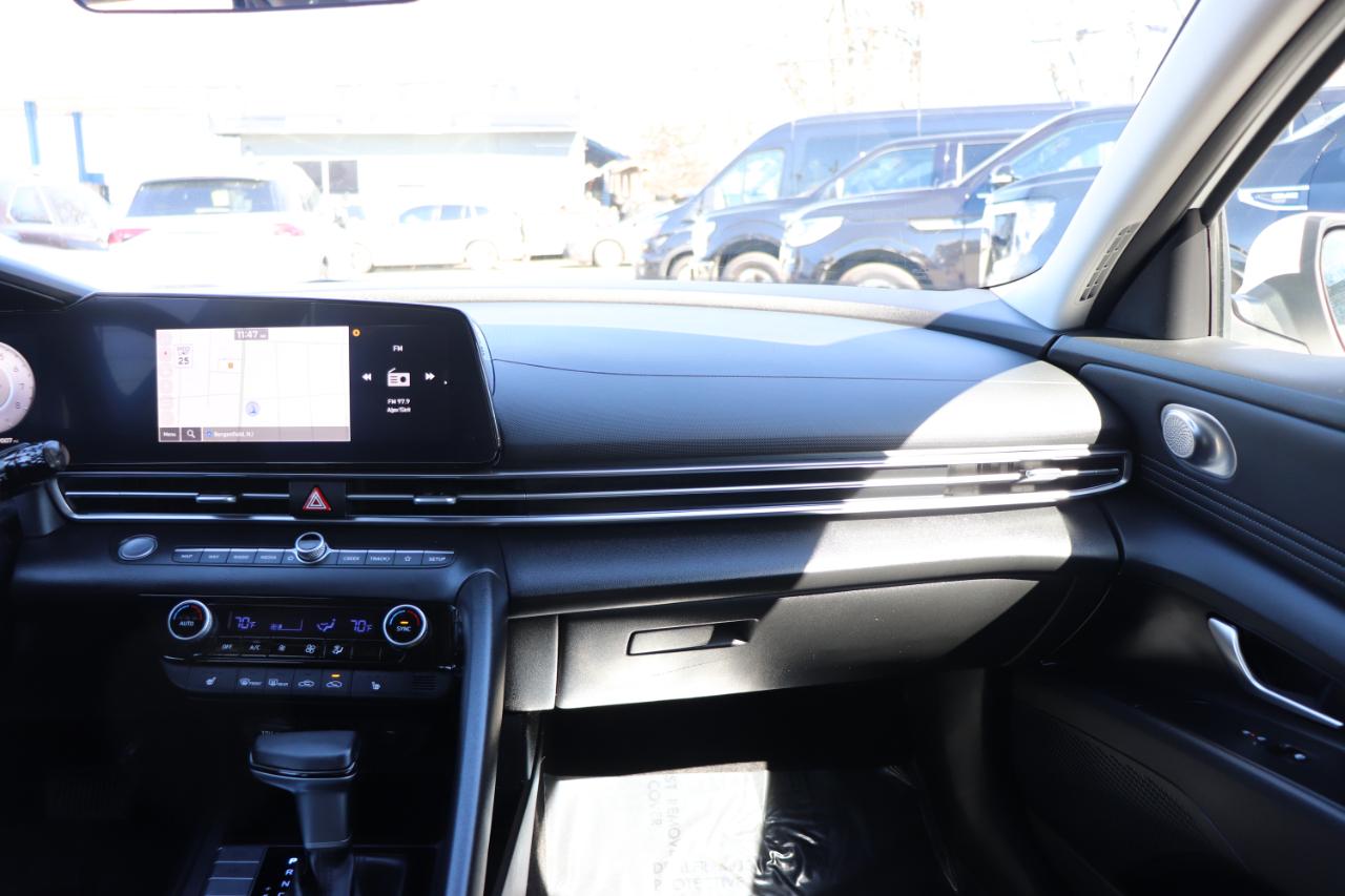 Hyundai Elantra SEL Convenience IVT 2025