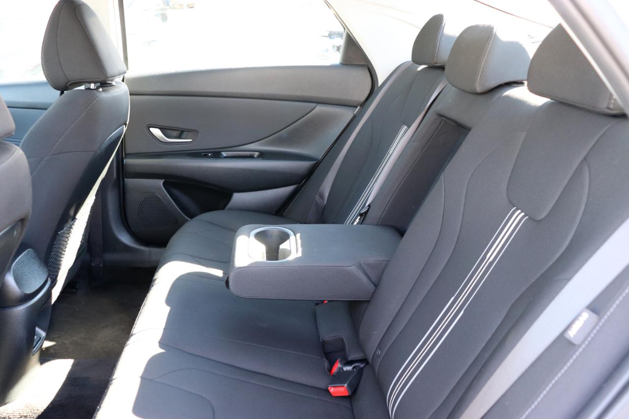 Hyundai Elantra SEL Convenience IVT 2025