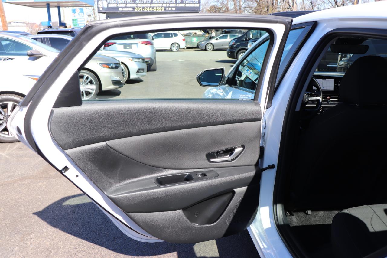 Hyundai Elantra SEL Convenience IVT 2025