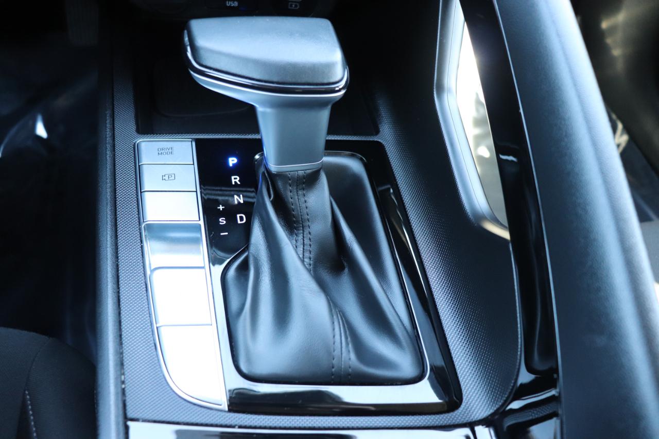 Hyundai Elantra SEL Convenience IVT 2025