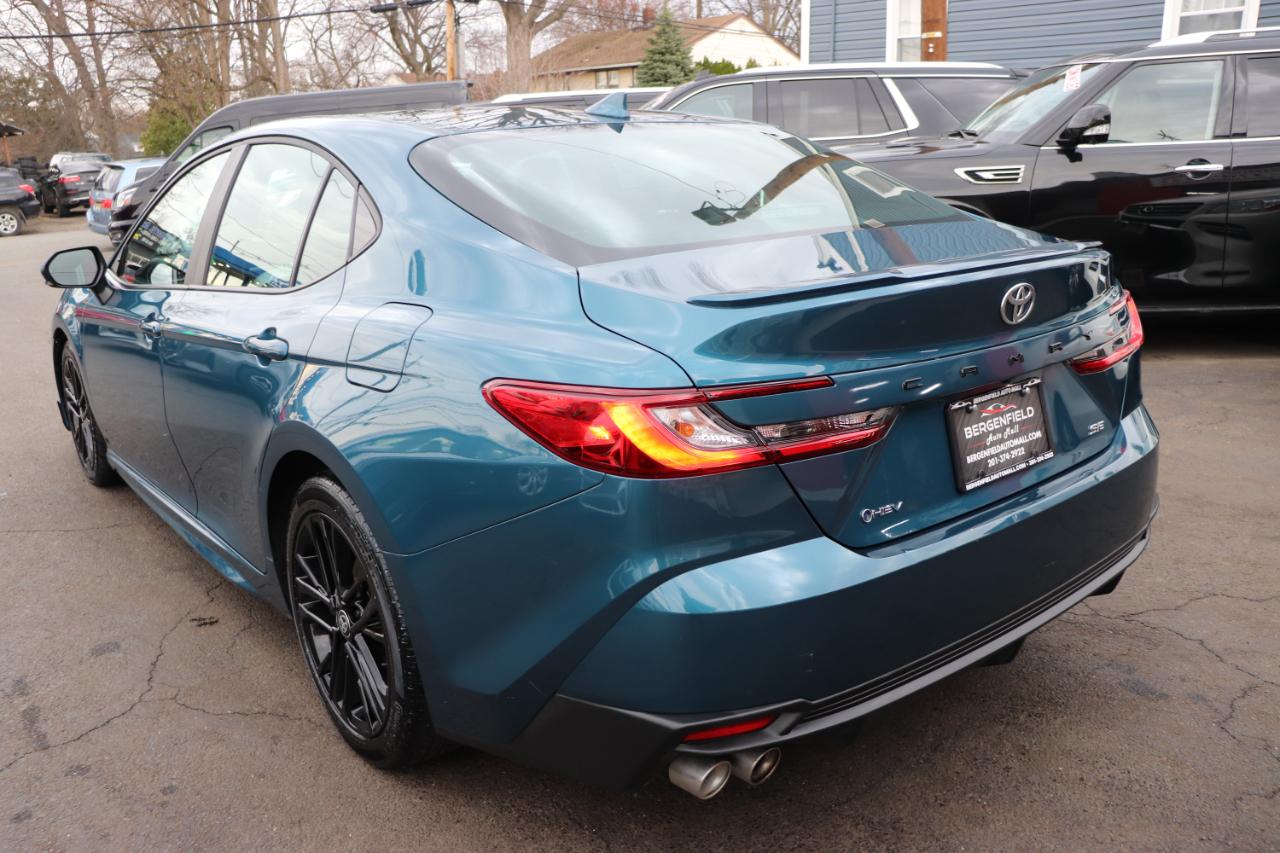 Toyota Camry SE (Natl) 2025