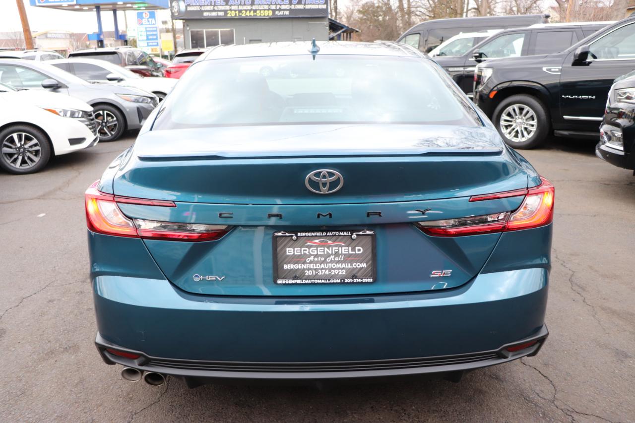 Toyota Camry SE (Natl) 2025