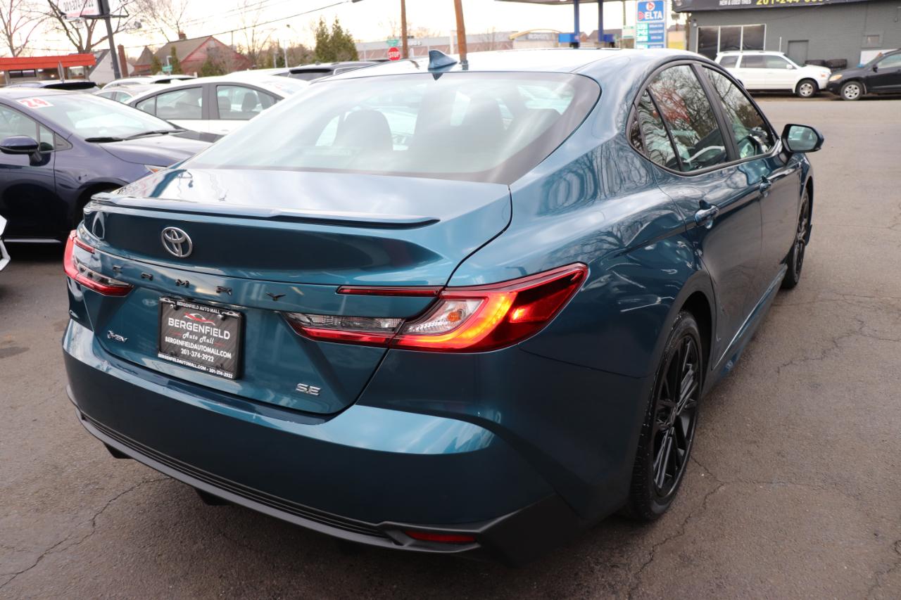 Toyota Camry SE (Natl) 2025