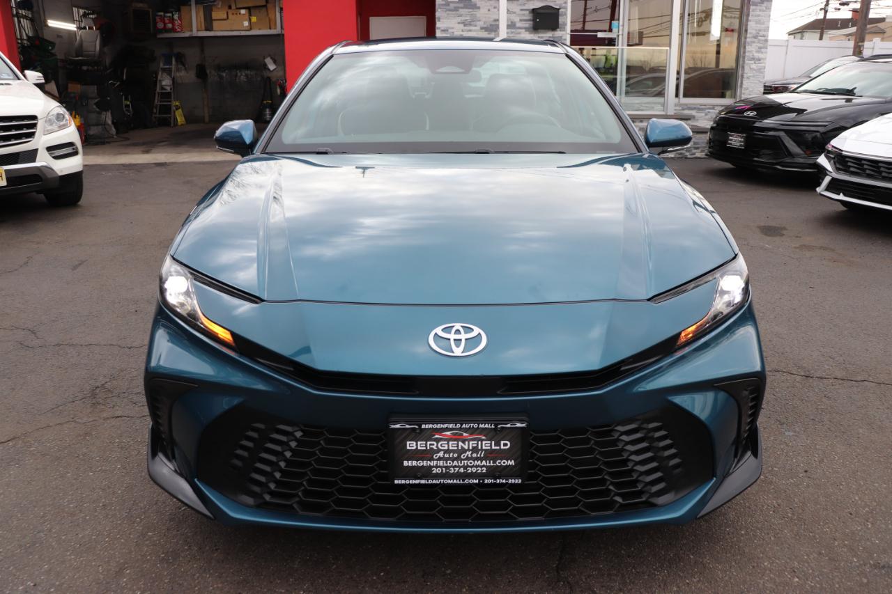 Toyota Camry SE (Natl) 2025