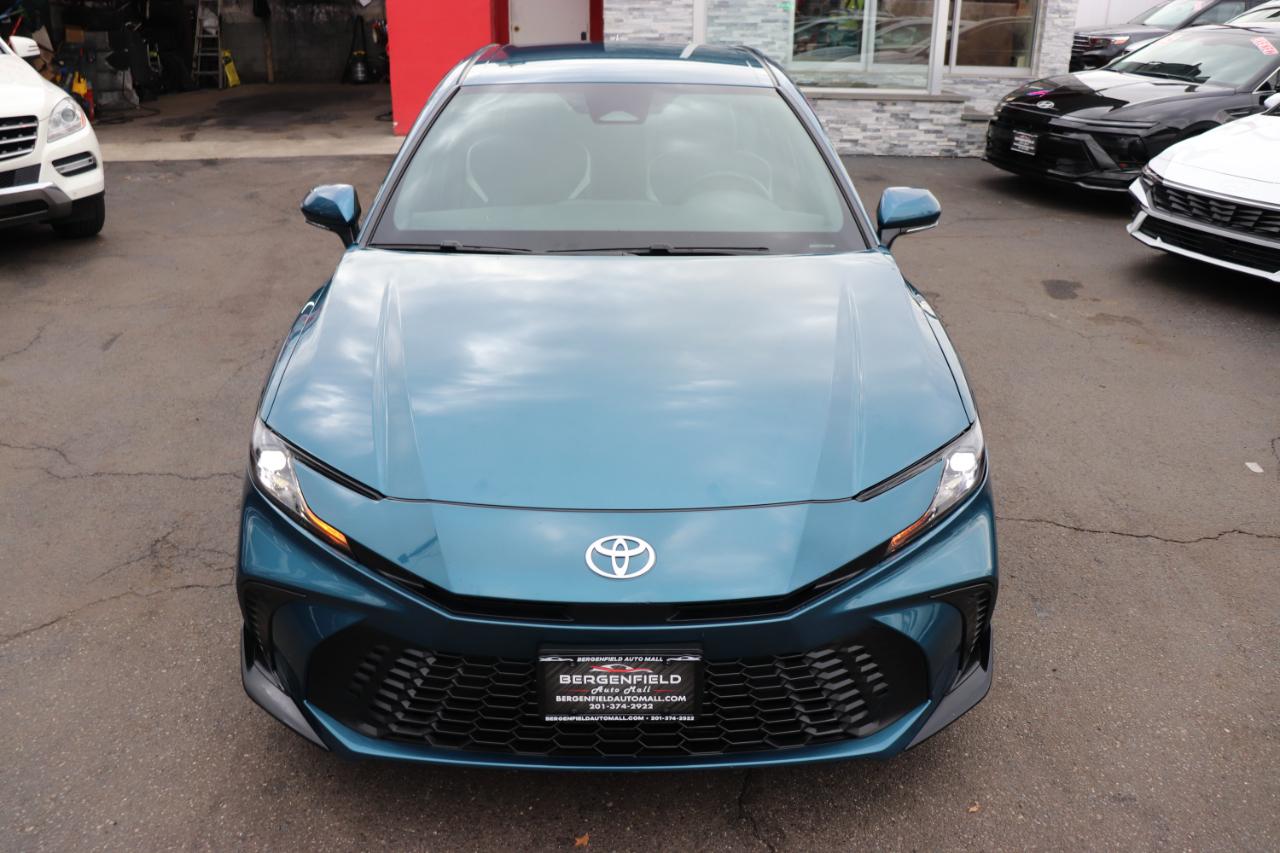 Toyota Camry SE (Natl) 2025