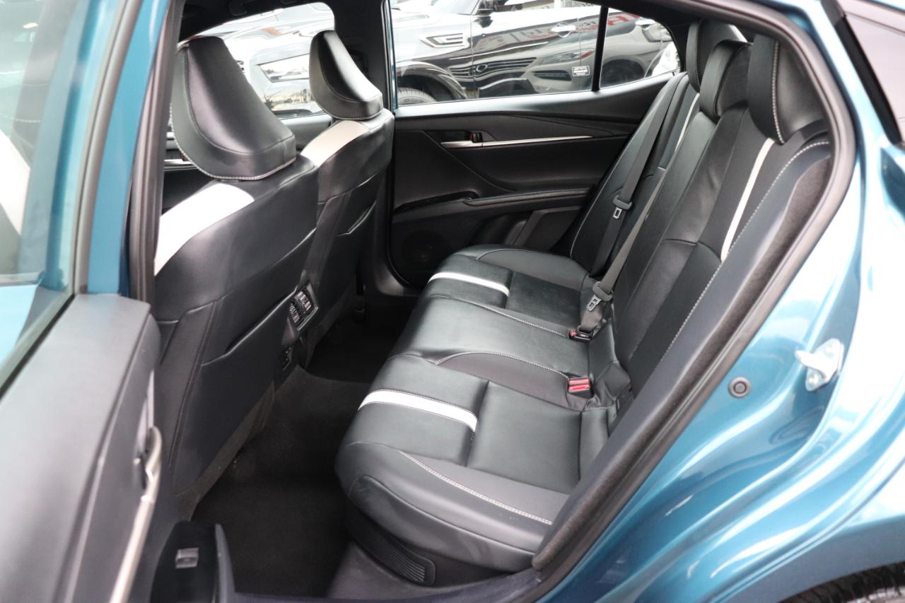 Toyota Camry SE (Natl) 2025