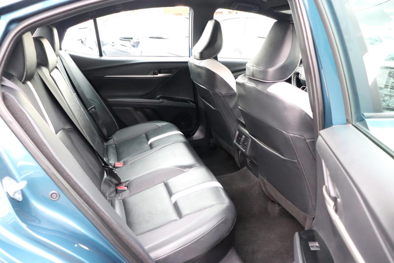 Toyota Camry SE (Natl) 2025