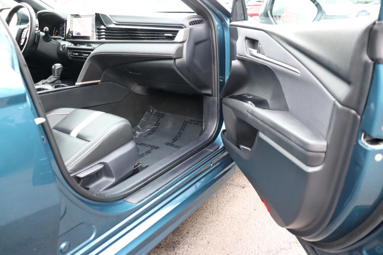 Toyota Camry SE (Natl) 2025