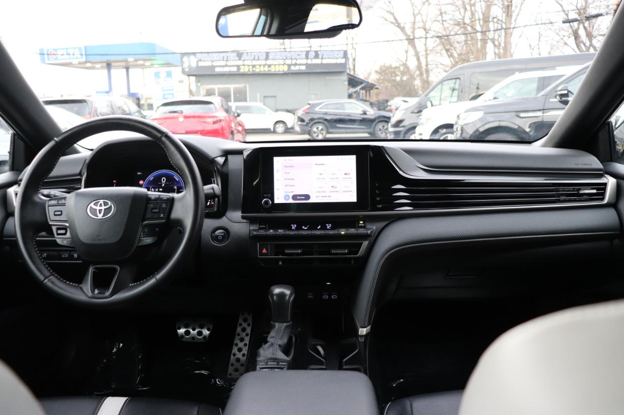 Toyota Camry SE (Natl) 2025