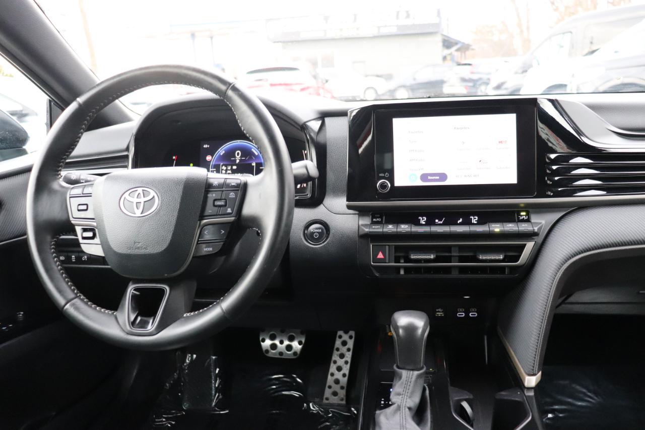 Toyota Camry SE (Natl) 2025