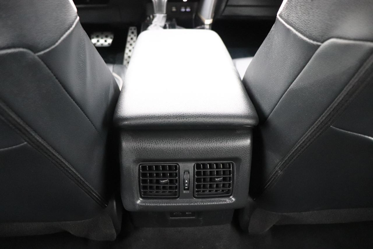 Toyota Camry SE (Natl) 2025