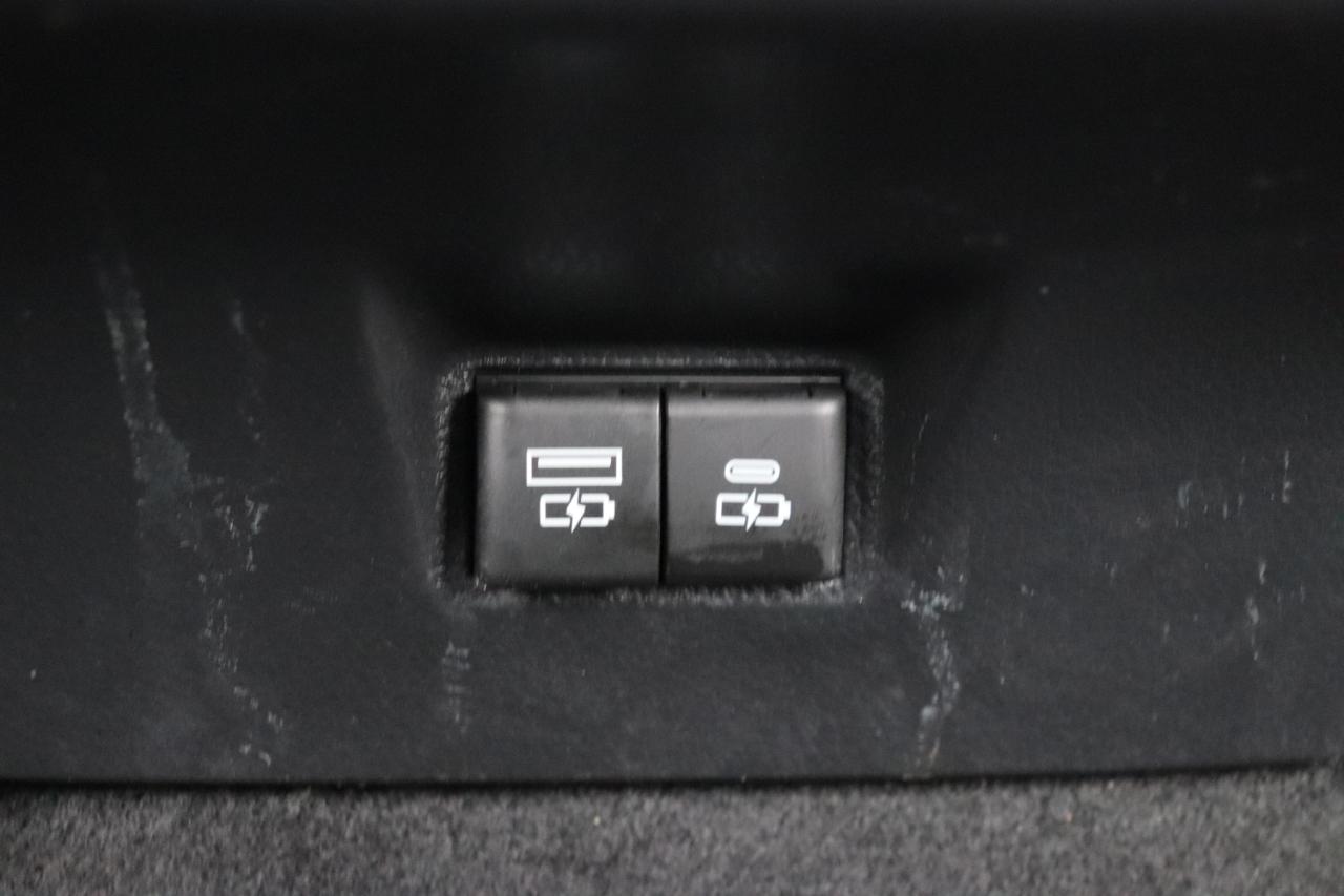 Toyota Camry SE (Natl) 2025