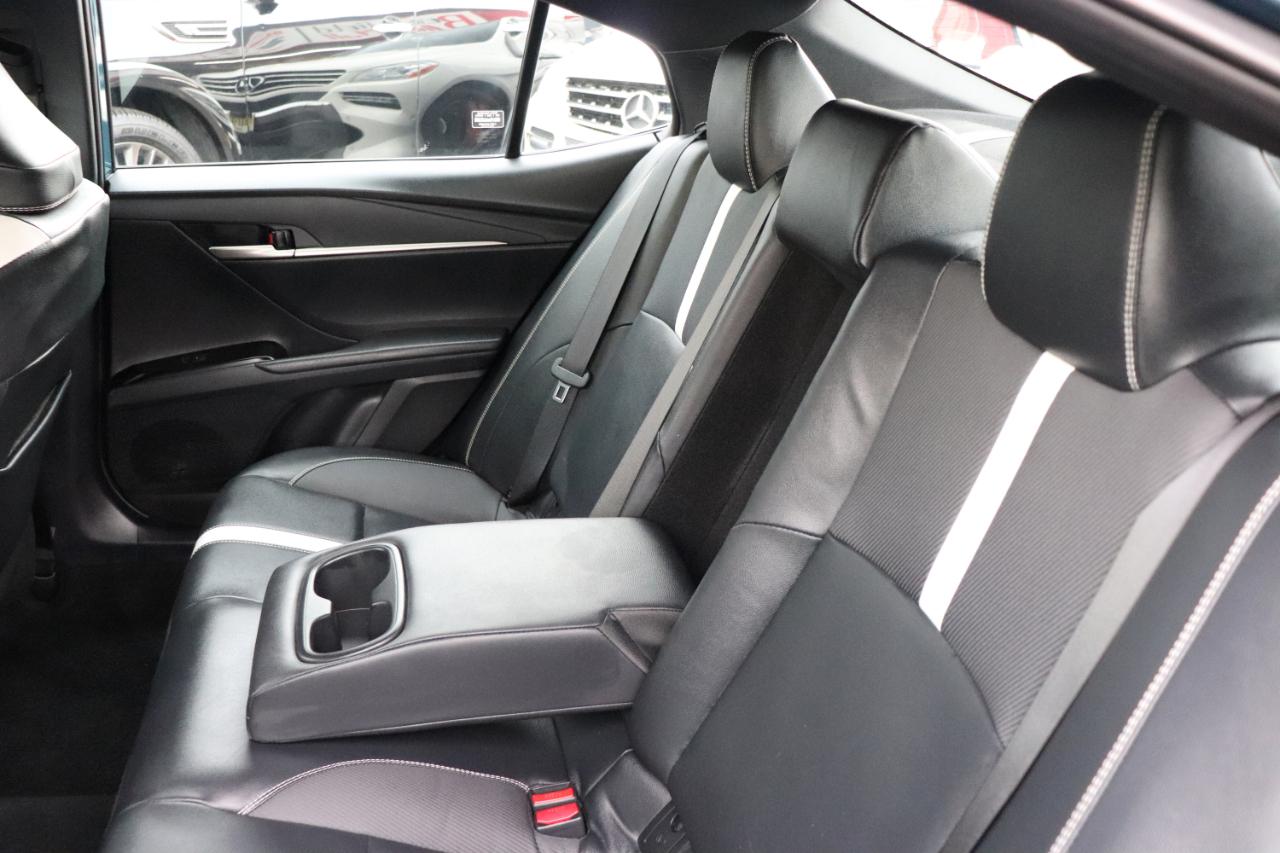 Toyota Camry SE (Natl) 2025