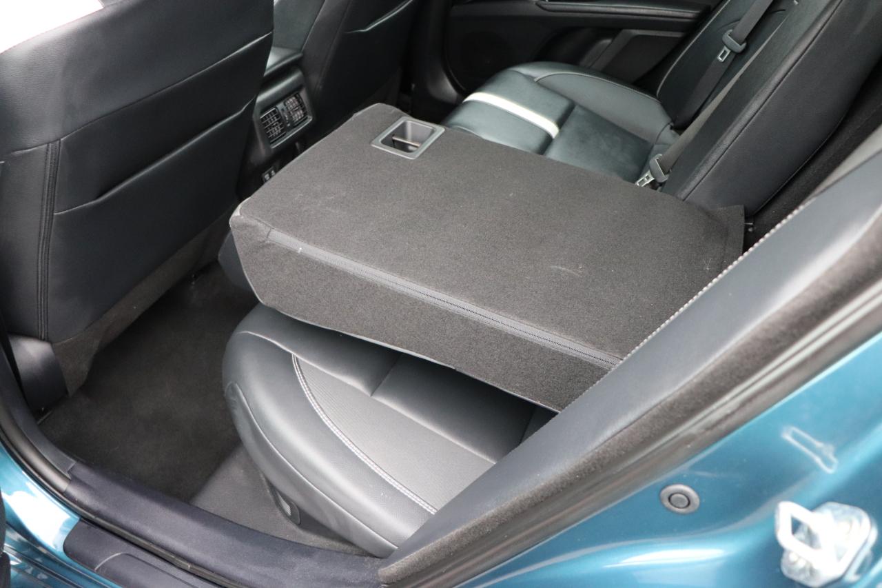 Toyota Camry SE (Natl) 2025