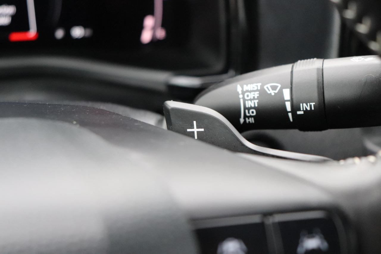 Toyota Camry SE (Natl) 2025