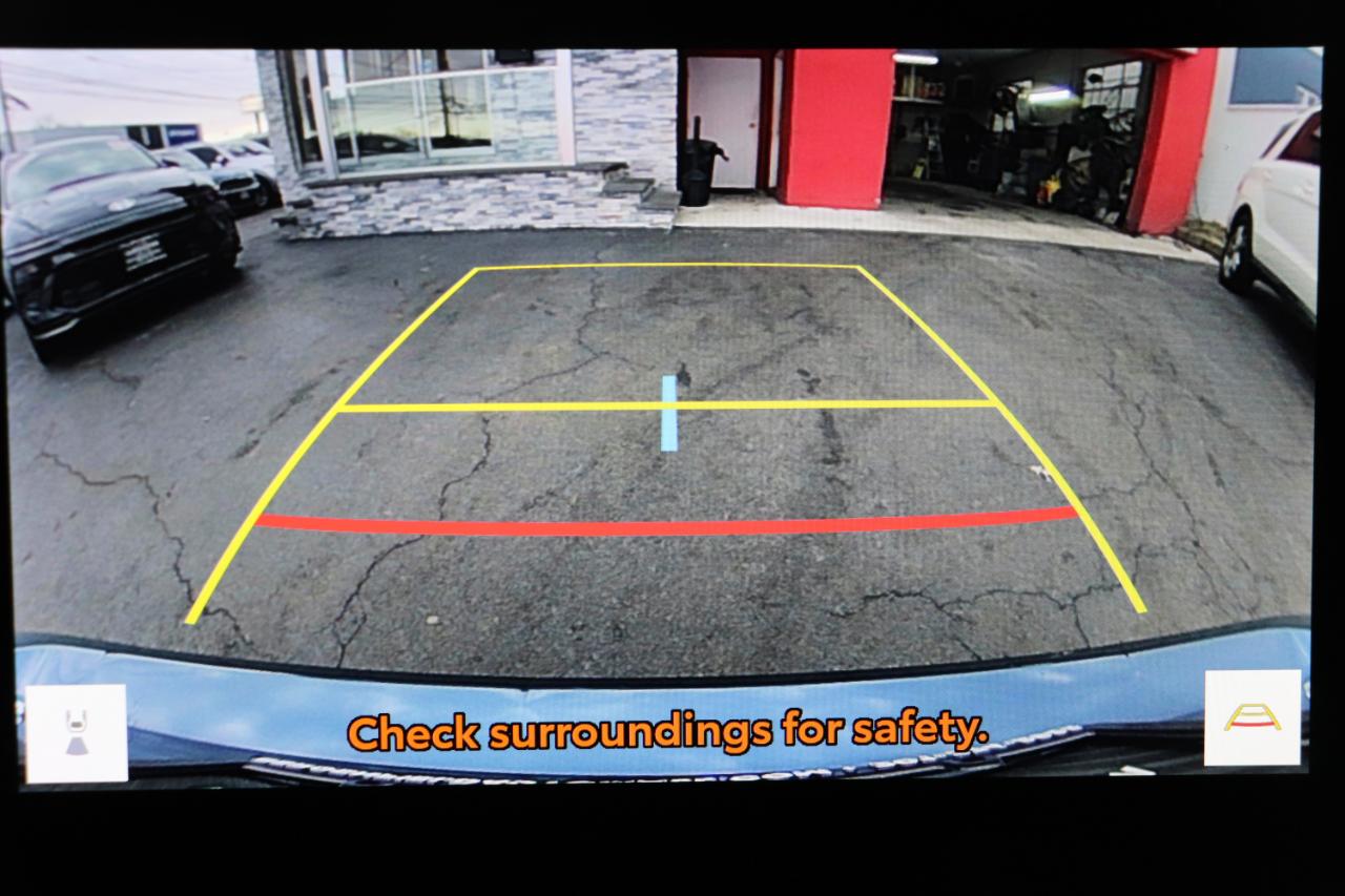 Toyota Camry SE (Natl) 2025