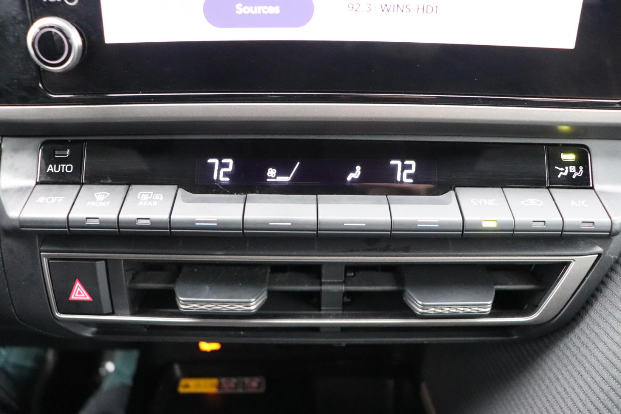 Toyota Camry SE (Natl) 2025