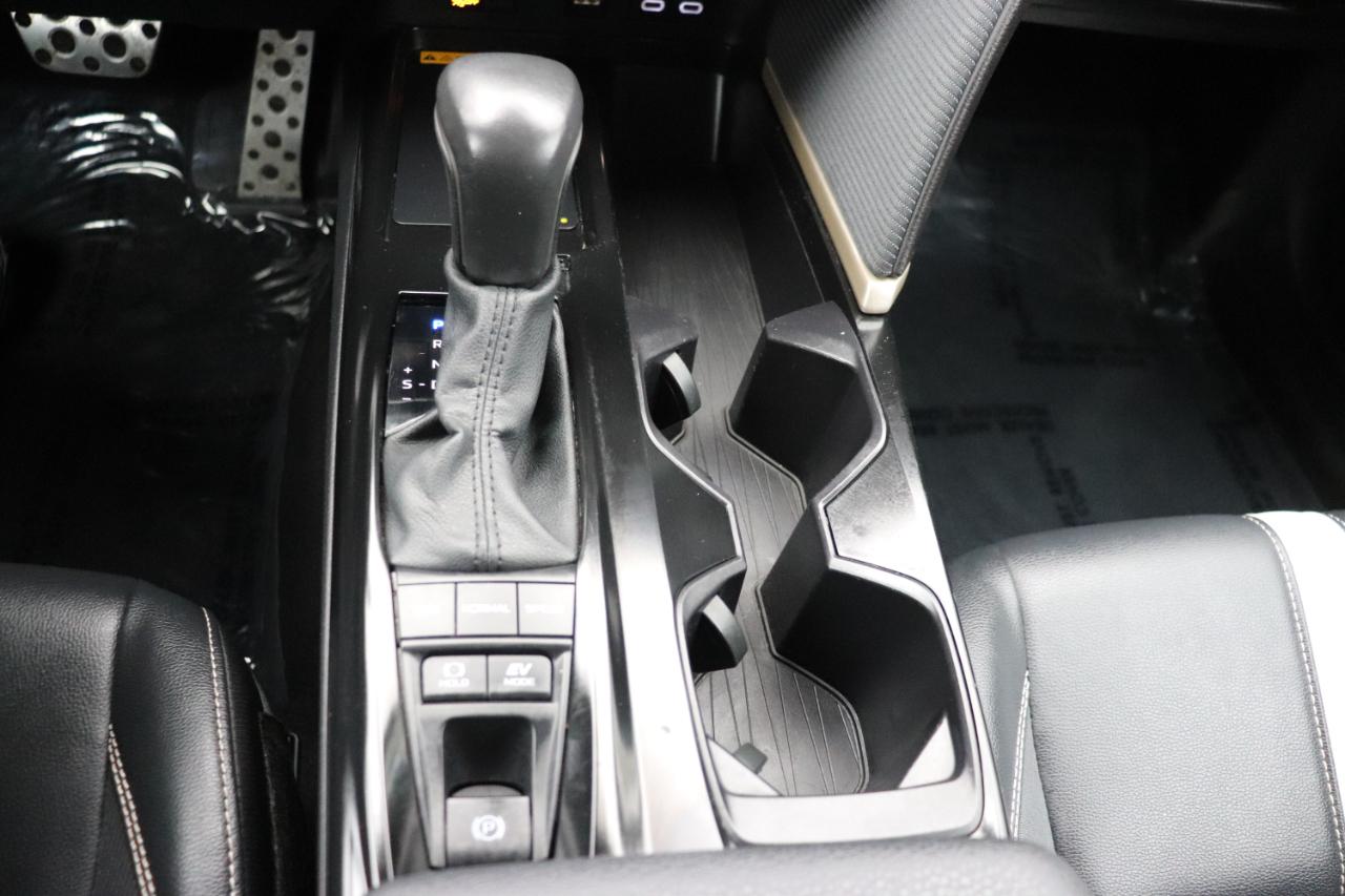 Toyota Camry SE (Natl) 2025