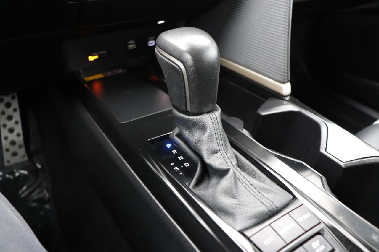 Toyota Camry SE (Natl) 2025