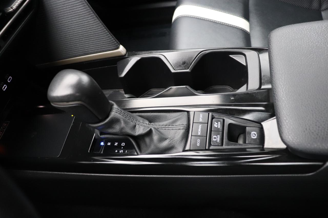 Toyota Camry SE (Natl) 2025