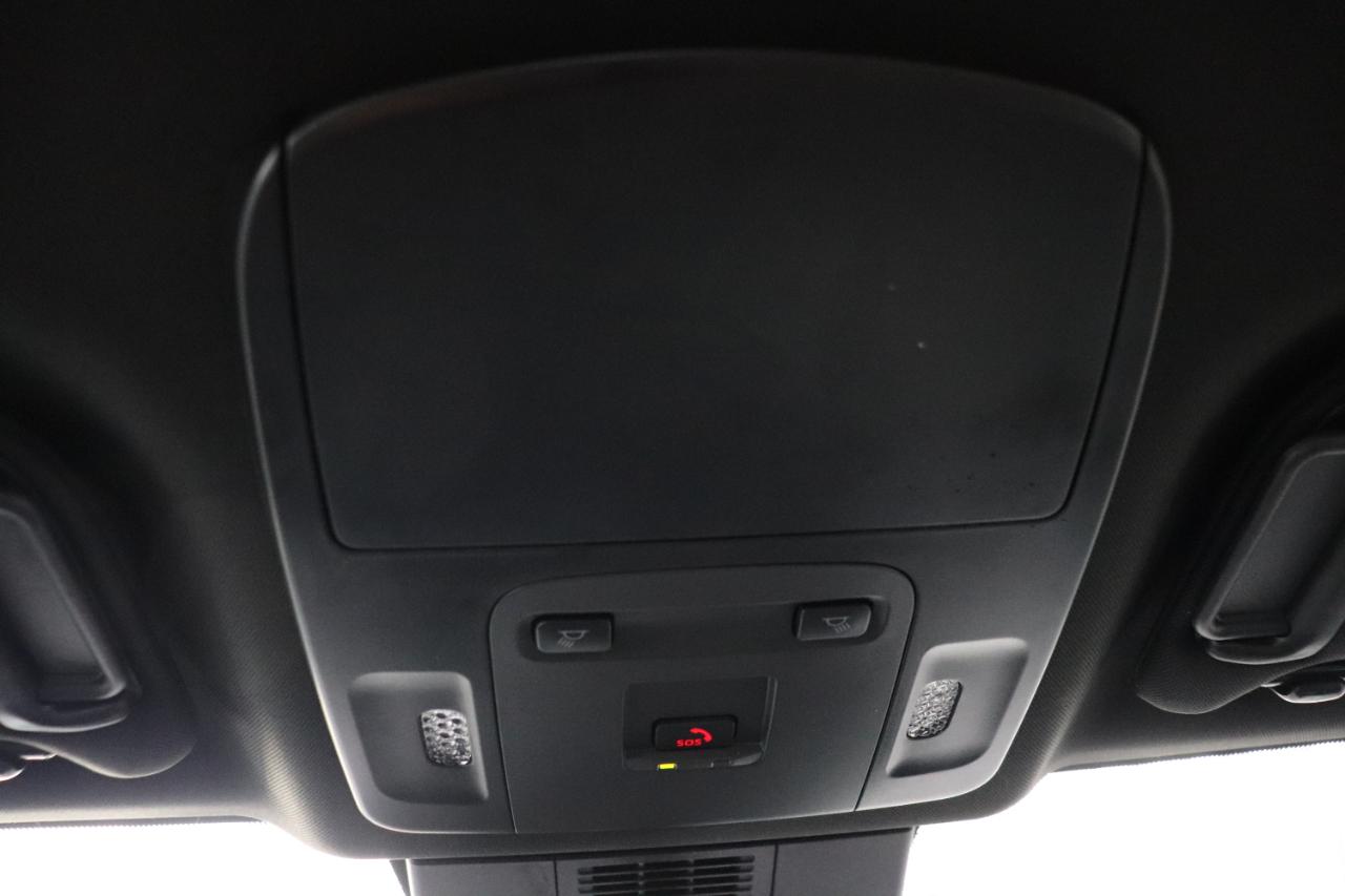 Toyota Camry SE (Natl) 2025