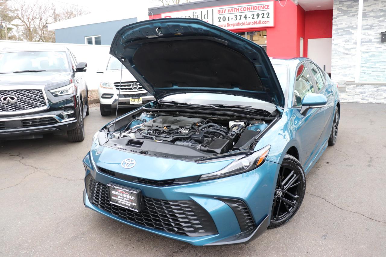 Toyota Camry SE (Natl) 2025