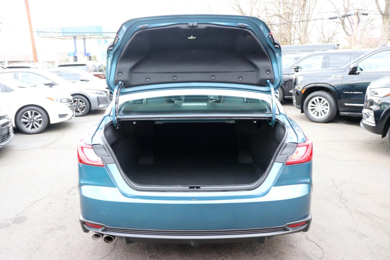 Toyota Camry SE (Natl) 2025