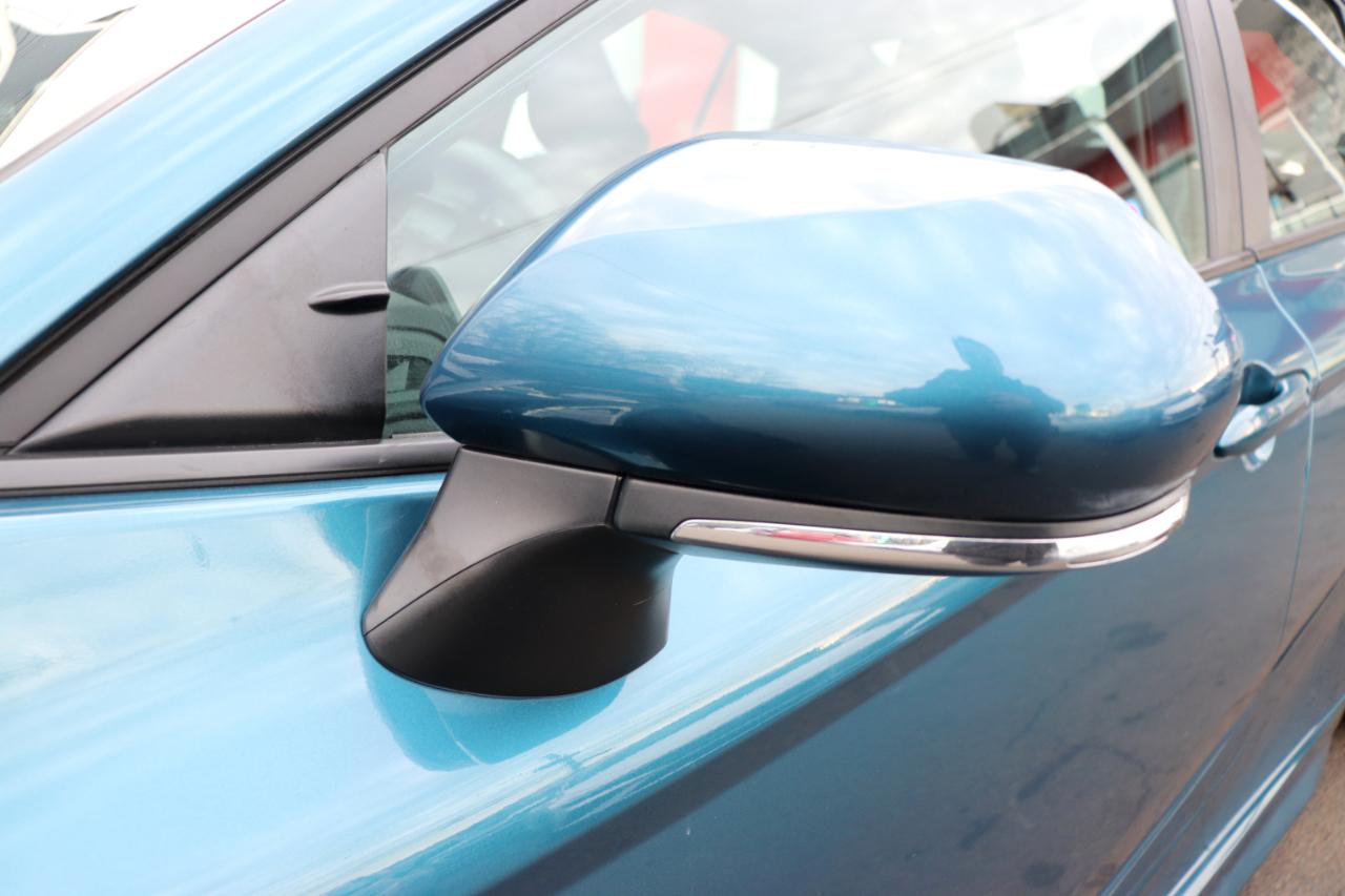 Toyota Camry SE (Natl) 2025