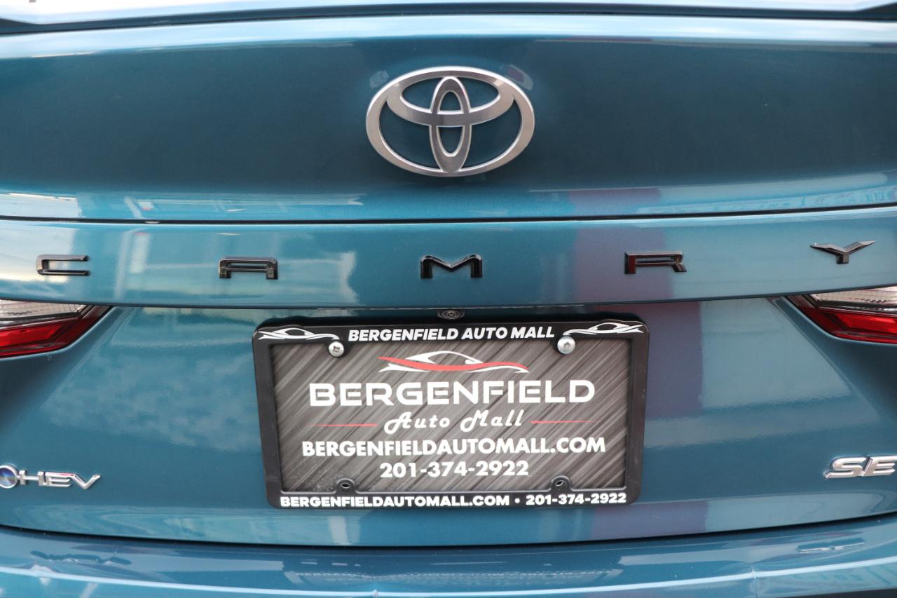 Toyota Camry SE (Natl) 2025