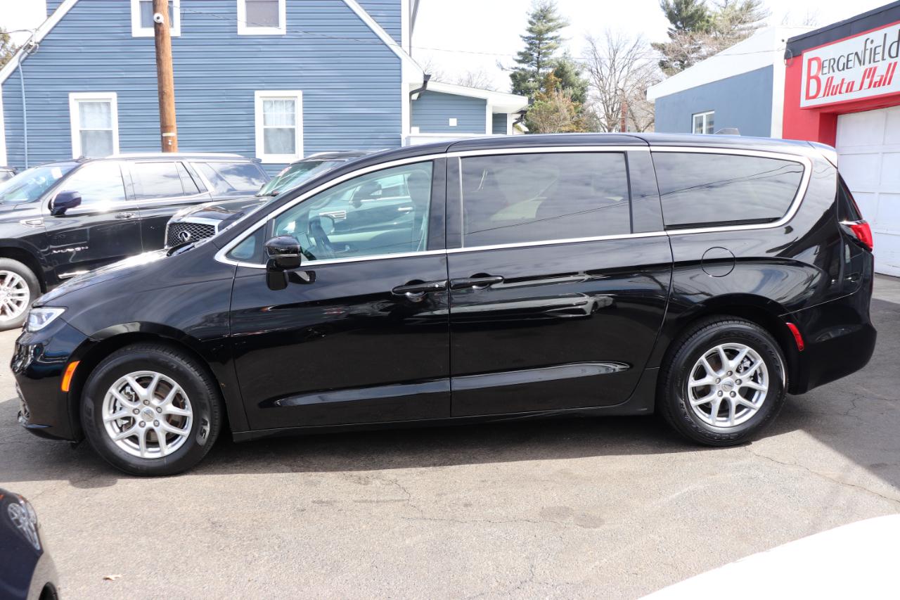 Chrysler Pacifica Touring L FWD 2024