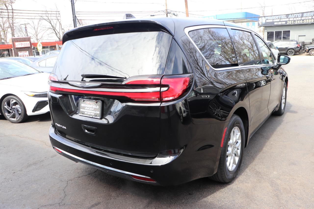 Chrysler Pacifica Touring L FWD 2024