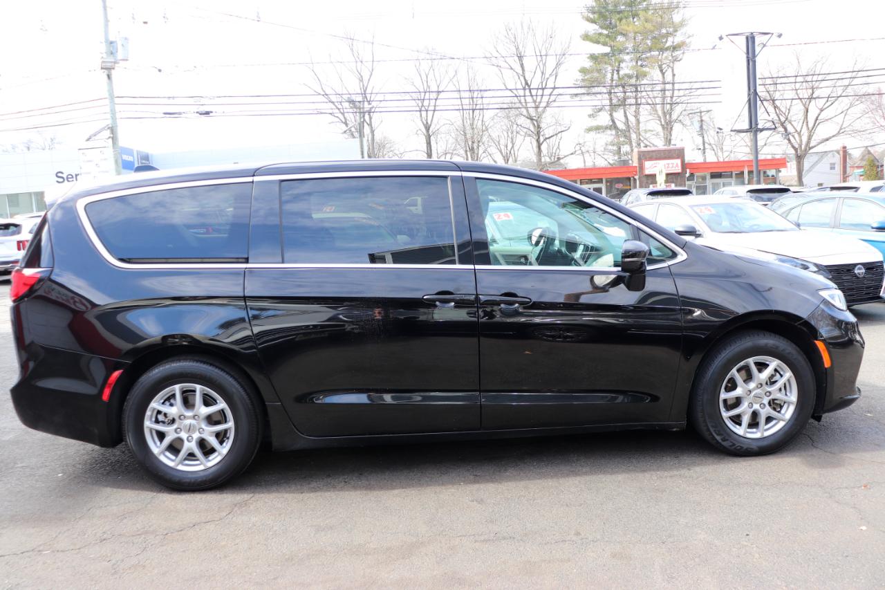 Chrysler Pacifica Touring L FWD 2024