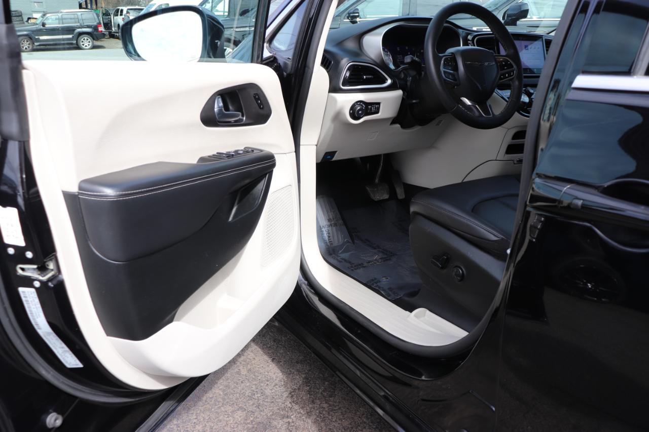 Chrysler Pacifica Touring L FWD 2024