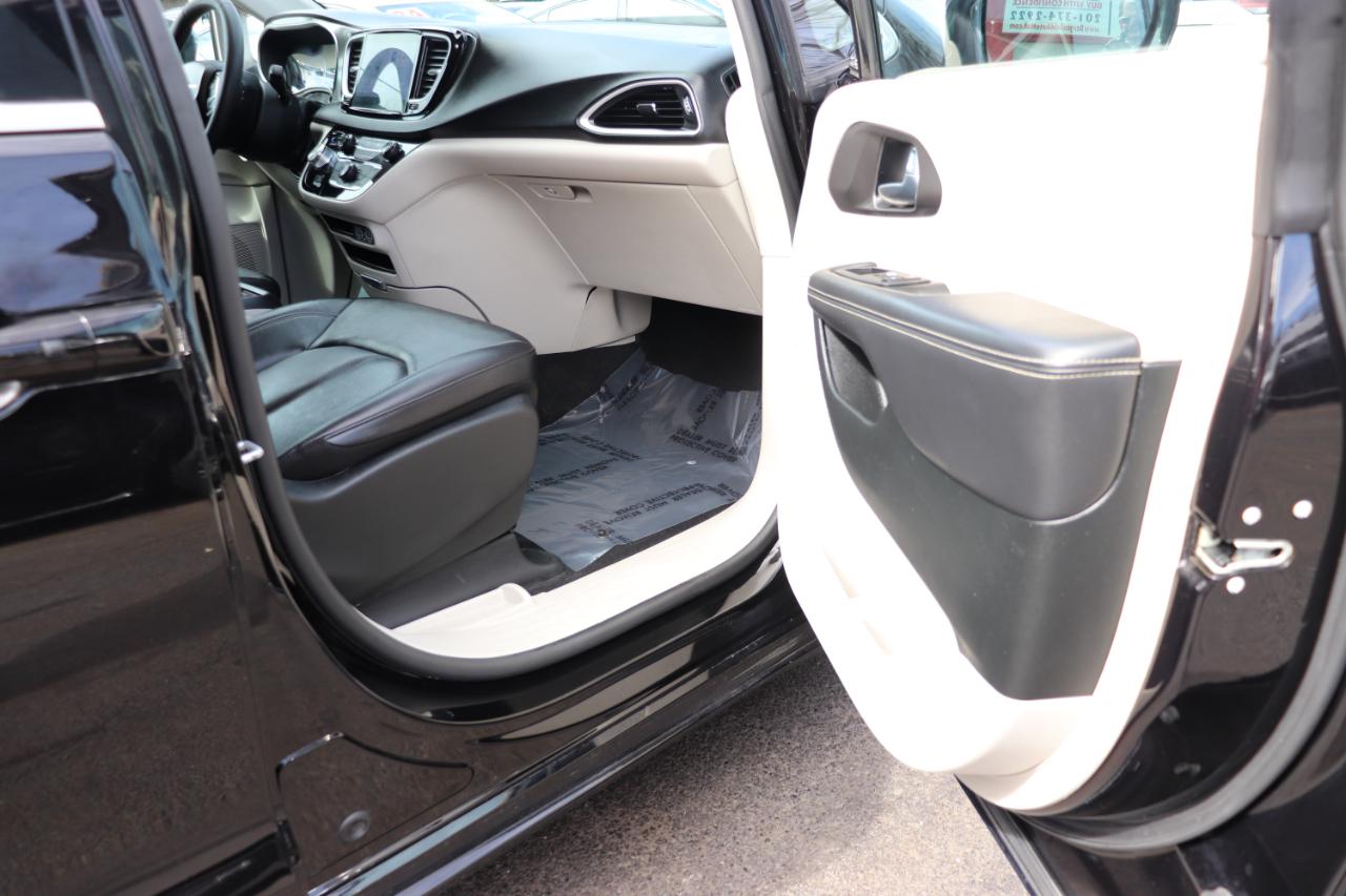 Chrysler Pacifica Touring L FWD 2024