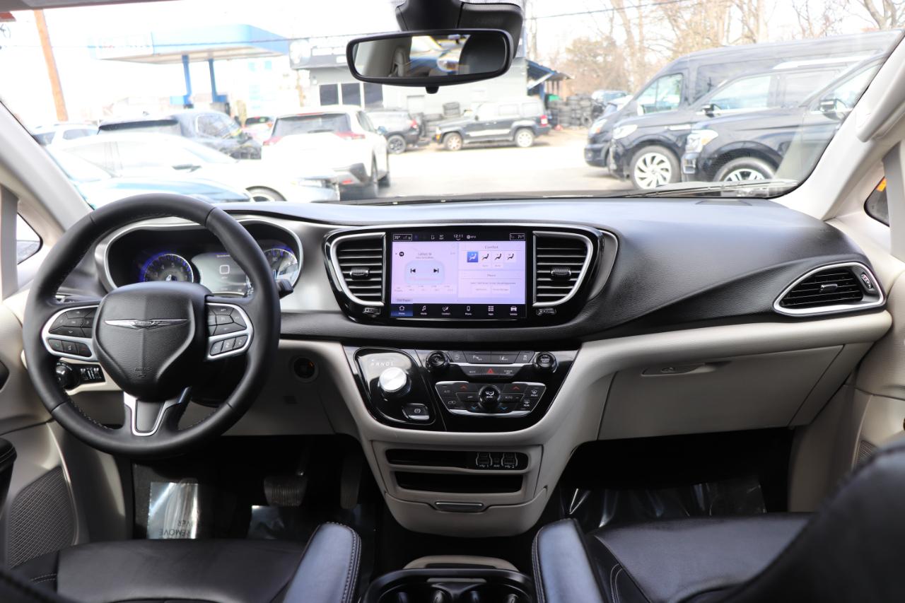 Chrysler Pacifica Touring L FWD 2024