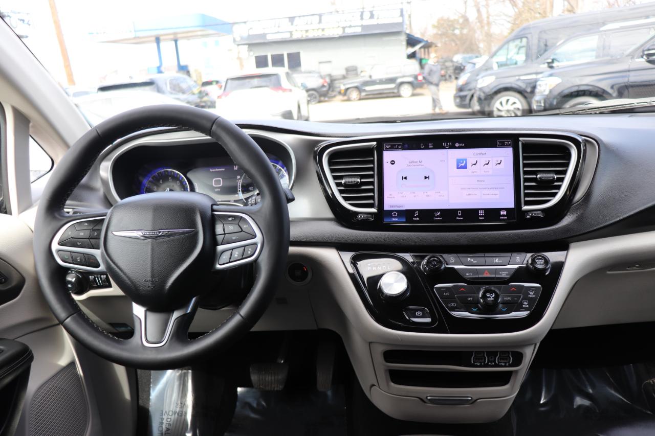 Chrysler Pacifica Touring L FWD 2024