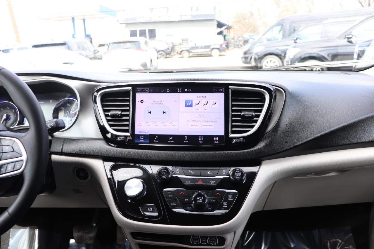 Chrysler Pacifica Touring L FWD 2024