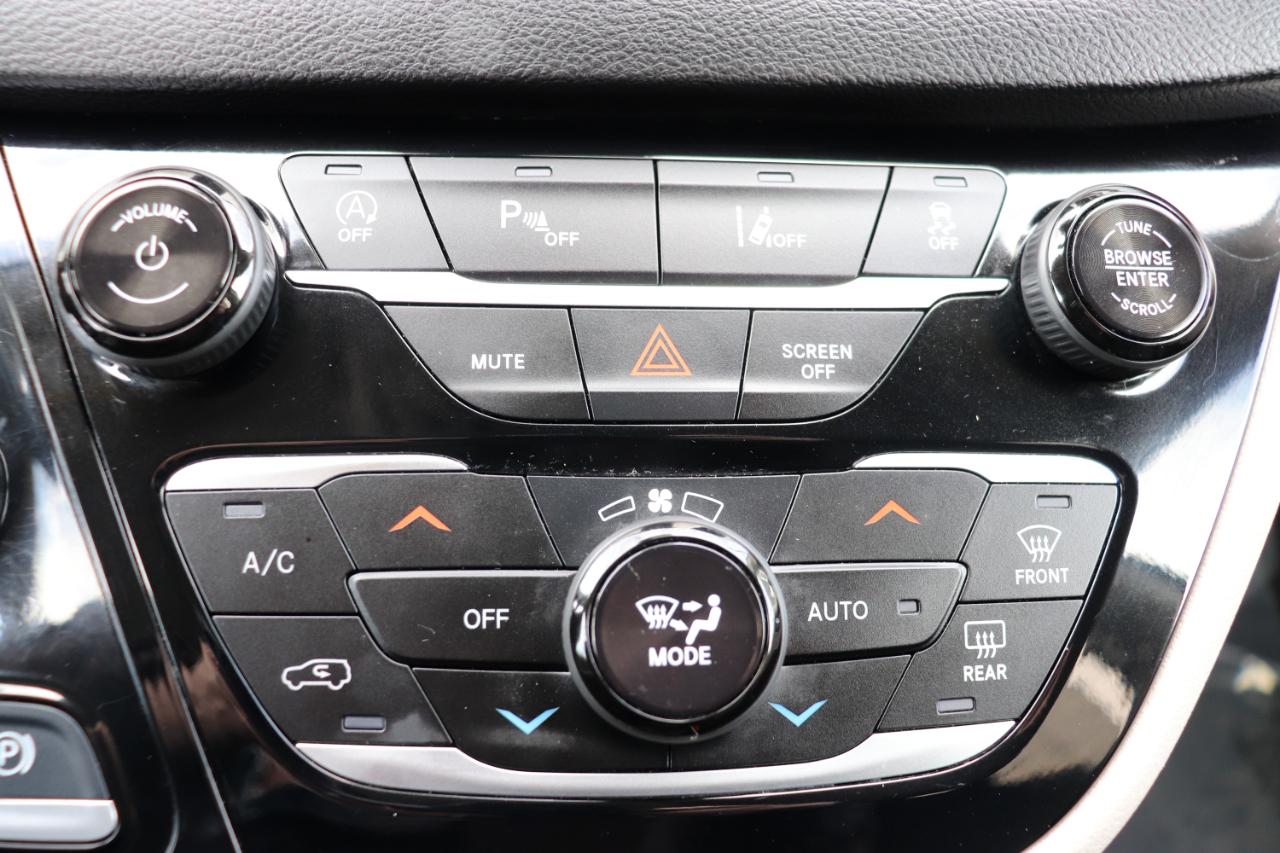 Chrysler Pacifica Touring L FWD 2024