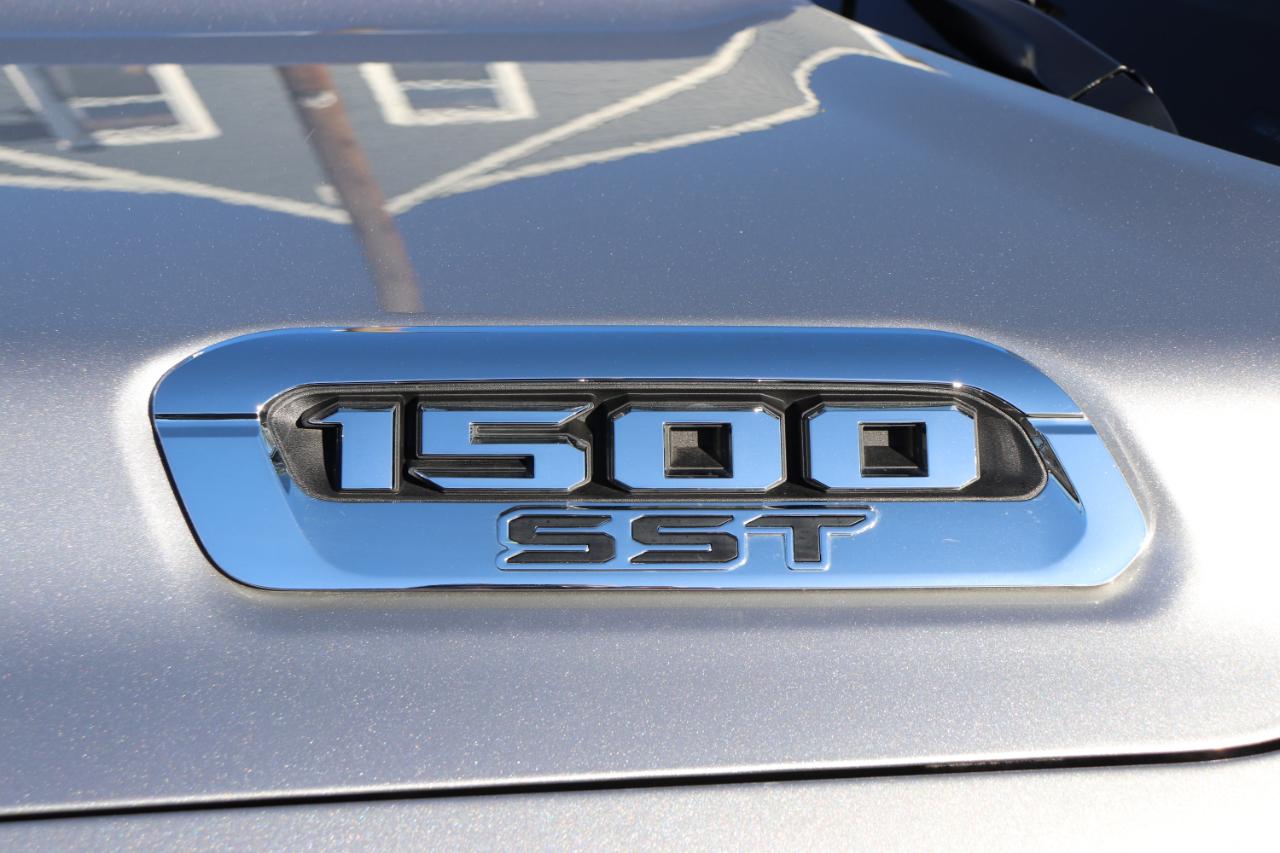 RAM 1500 Laramie 4x4 Crew Cab 5'7" Box 2025