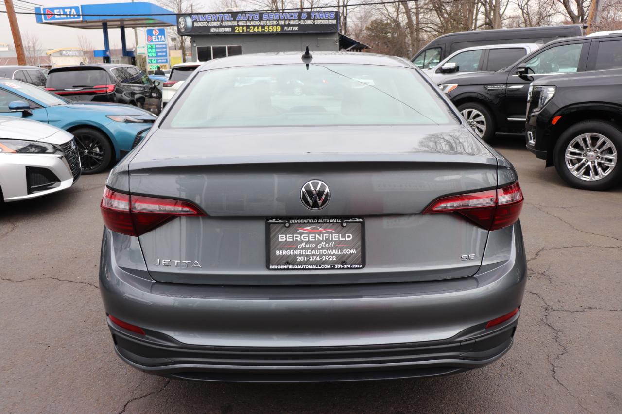 Volkswagen Jetta SE Auto 2024