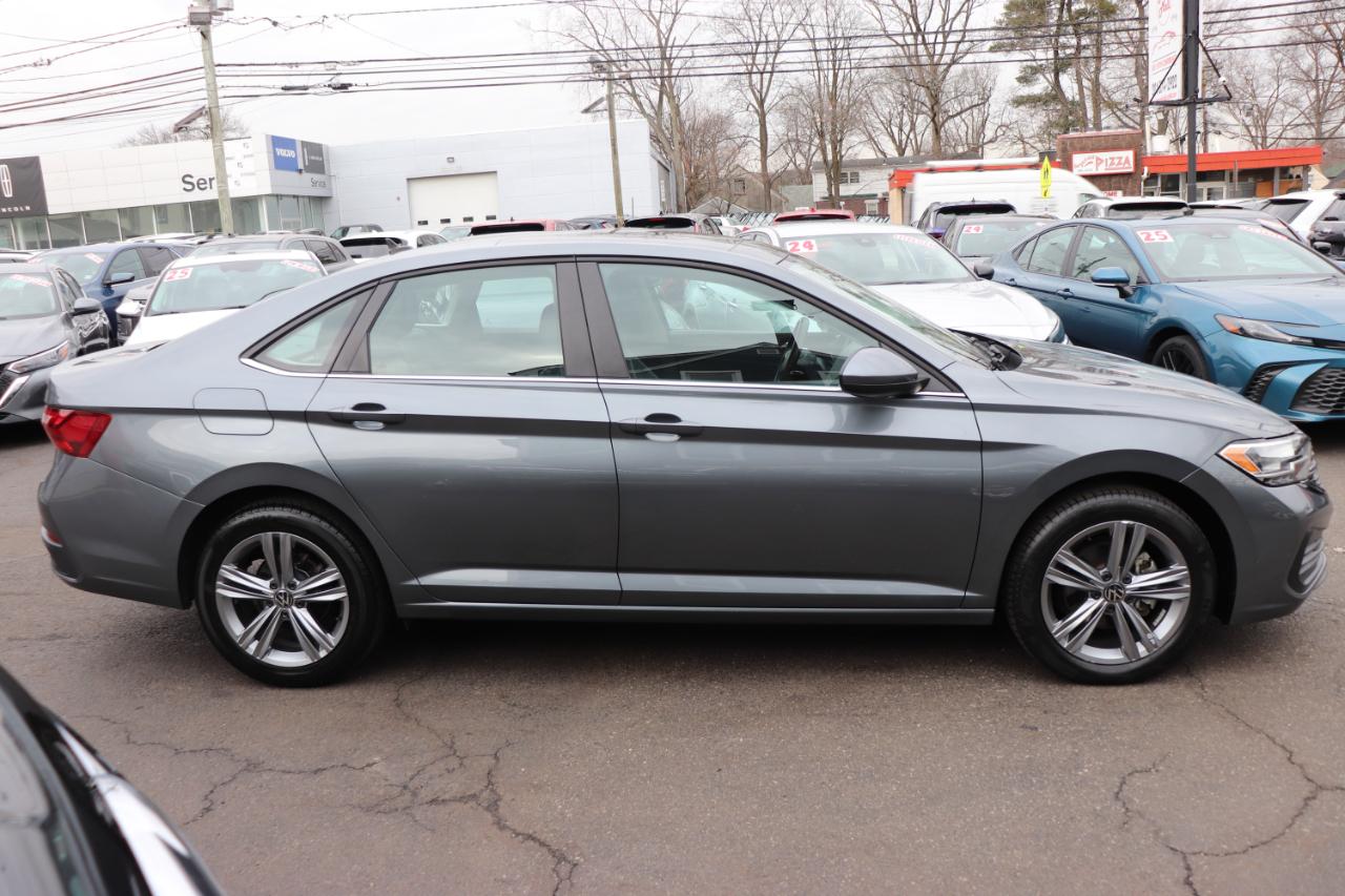 Volkswagen Jetta SE Auto 2024