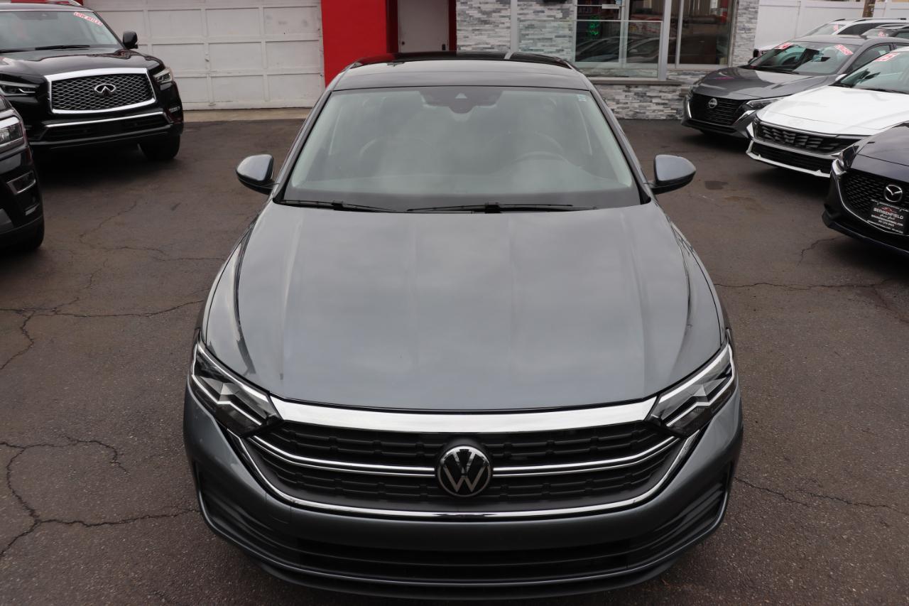 Volkswagen Jetta SE Auto 2024